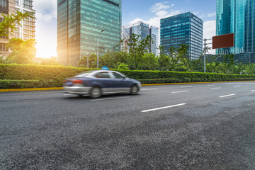 Obraz premium Blurred traffic in the downtown district of shanghai, china