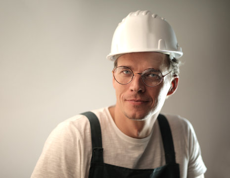 Worker wearing white helmet