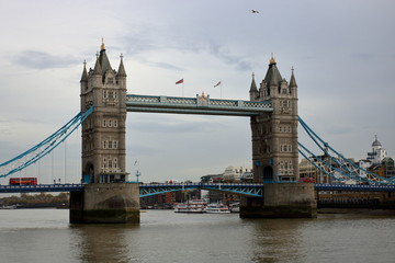 Fototapeta na wymiar Most Tower Bridge w Londynie