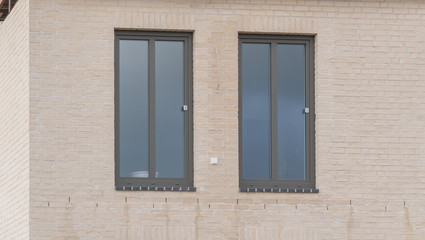 Fototapeta na wymiar Moderne Fenster eines Neubau Hauses
