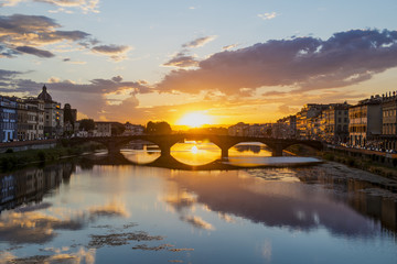 Fototapeta premium Sunset over the Ponte Santa Trinita bridge on Arno river Florence Italy