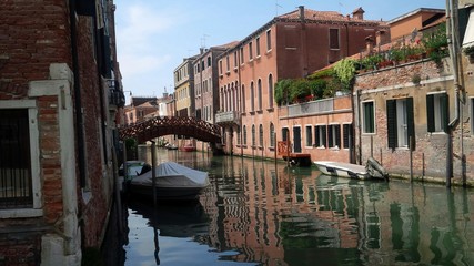 pittoresco canale veneziano