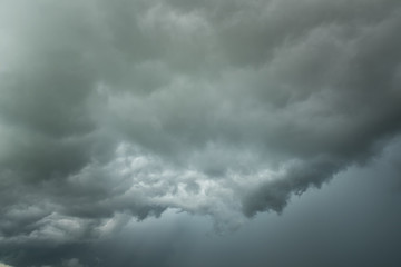 Obraz premium Dark clouds and thunderstorm with rainy, Dramatic black clouds in summer