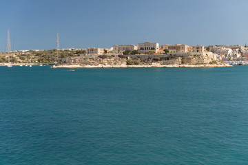 Fototapeta na wymiar View from Valletta to Kalkara (Malta)