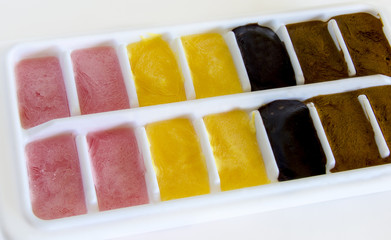 Strawberry and vanilla smoothie cubes