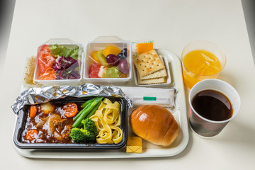 一般的な機内食　Set inflight meal of economy class