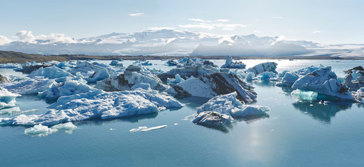 Fototapeta na wymiar Iceland, Jokulsarlon lagoon, Beautiful cold landscape picture of icelandic glacier lagoon bay,