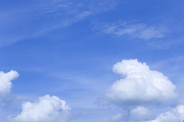 Fototapeta na wymiar Blue sky and cloud white heart.
