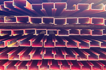 Obraz premium Żelazna płyta, tekstura blachy lub szkielet do budowy trybuny na torze wyścigowym