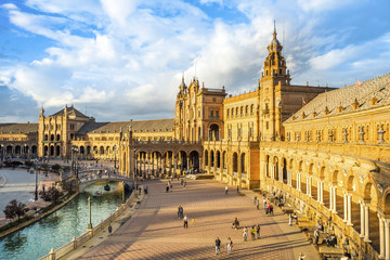 Fototapeta premium The Plaza de Espana in Parque de María Luisa with many tourist, Seville, Spain