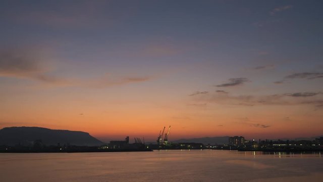 夜明け　タイムラプス　サンポート高松から瀬戸内海、屋島、日の出を撮影