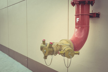 Fire hydrant manifold three outlet water valve