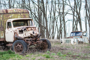 Fototapeta na wymiar Rusty old truck on the grass
