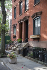 Fototapeta na wymiar Traditional New York buildings from Brooklyn Heights
