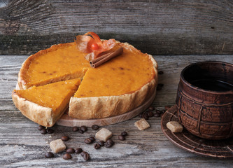 Obraz na płótnie Canvas American pumpkin pie and a Cup of coffee