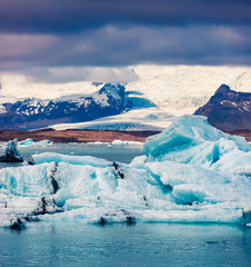 Fototapeta na wymiar Floating of blue icebergs in Jokulsarlon glacial lagoon.