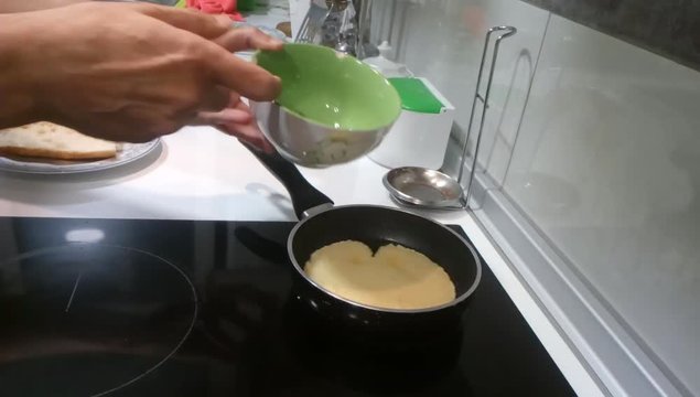 Time Lapse cocinando tortilla francesa