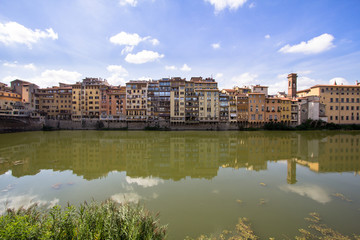 Fototapeta na wymiar Traditional buildings of Florence on the Arno river, Tuscany, Italy