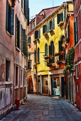 Fototapeta na wymiar Narrow street in the old town in Italy