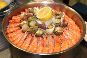 seafood, dinner, food, shrimp, restaurant, lunch, platter, meal, plate, fresh, dining, dish, delicious, shellfish, cuisine, menu, healthy, gourmet, sea, cooked, background, prawn, closeup, fish, lemon