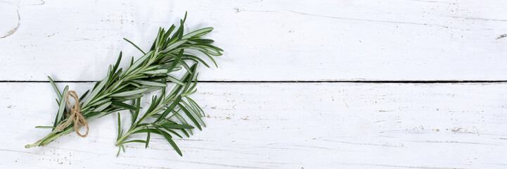 Rosmarin Kräuter kochen Zutaten Textfreiraum Banner Hintergrund von oben