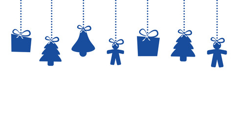 geschenke hängen an weihnachten blau