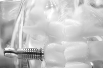 Dental titanium tooth implant