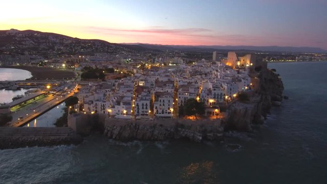 Pe&ntilde;iscola desde el aire. Pe&ntilde;&iacute;scola ​ es un municipio de la Comunidad Valenciana, Espa&ntilde;a,