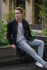 Obraz premium Fashionably dressed in casual clothes young man on a city street