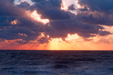 Fototapeta premium Vibrant sunset sea