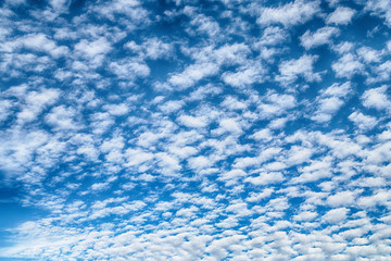 Fototapeta na wymiar the empty sky full of clouds