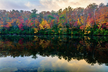 Fall across DeSoto Lake