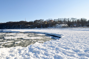 Eiszapfen an der Seebrücke Göhren auf Rügen