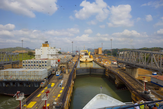 Первый шлюз Панамского канала со стороны Тихого океана.