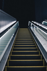 夜のエレベーター
