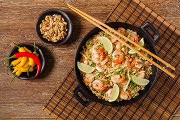 Fried rice with shrimp in Thai.