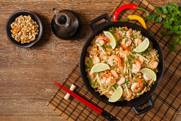 Fried rice with shrimp in Thai.