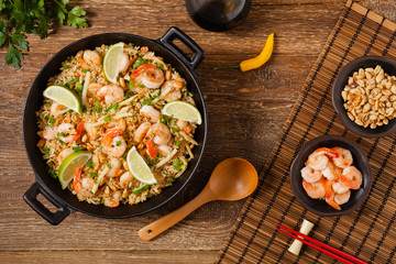 Fried rice with shrimp in Thai.