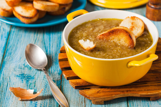 Classic onion soup with croutons.