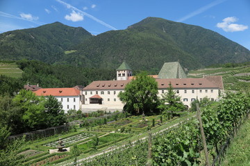 Fototapeta na wymiar Kloster Neustift, Südtirol