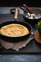 Egg broccoli, spinach frittata in cast iron 