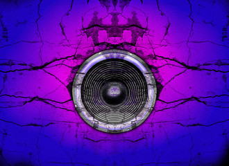 Obraz premium Music speaker on a cracked wall