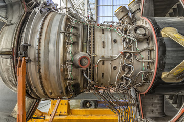 Detailed exposure of a turbo jet engine
