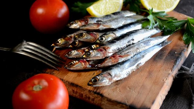 Fresh anchovies with parsley, lemon and tomato