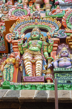 Götterstatue an Hindutempel, Südindien
