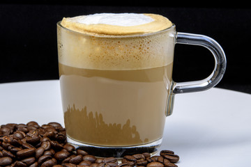 Milchkaffe in der Glastasse