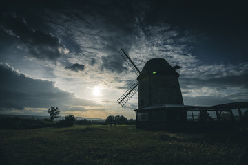 Die schöne Mühle zum Sonnenuntergang im Harz