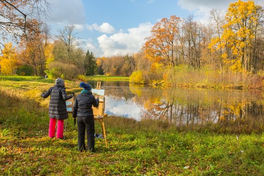 Plenary practice in the autumn park  