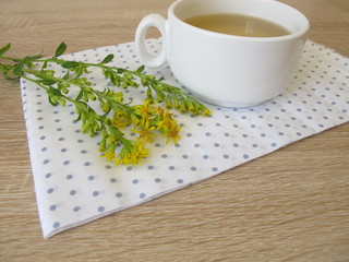 Tee mit echter Goldrute