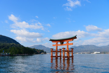 広島　厳島神社の大鳥居